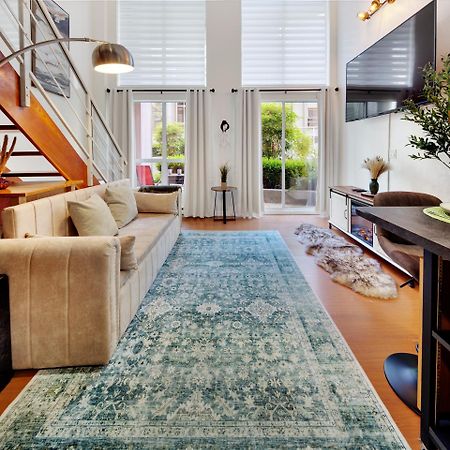 Stylish Two-Story Loft With Rooftop Deck Vancouver Zewnętrze zdjęcie