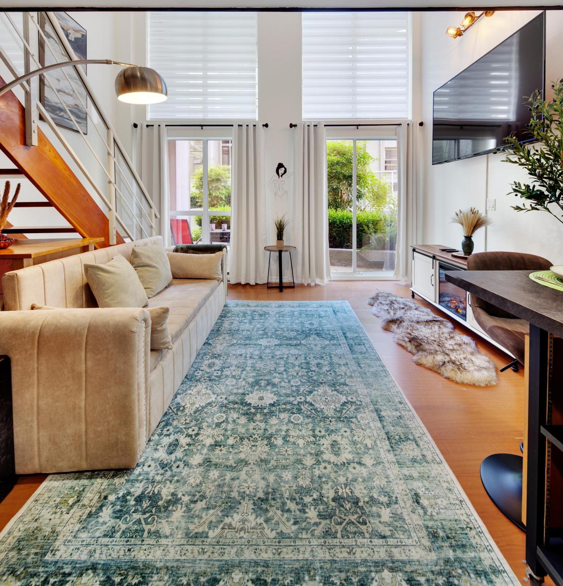 Stylish Two-Story Loft With Rooftop Deck Vancouver Zewnętrze zdjęcie