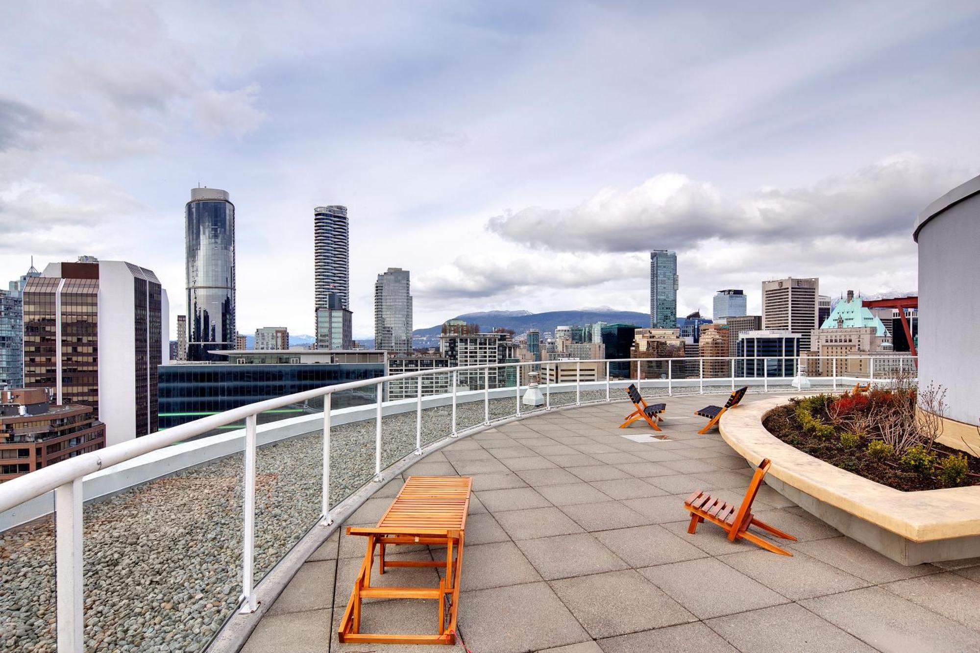 Stylish Two-Story Loft With Rooftop Deck Vancouver Zewnętrze zdjęcie